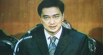 Thủ tướng Abhisit tuyên bố trên truyền hình.